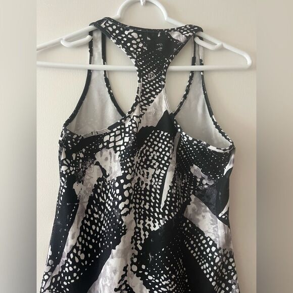 Lululemon Black and White Patterned Tank Top - Picture 4 of 4